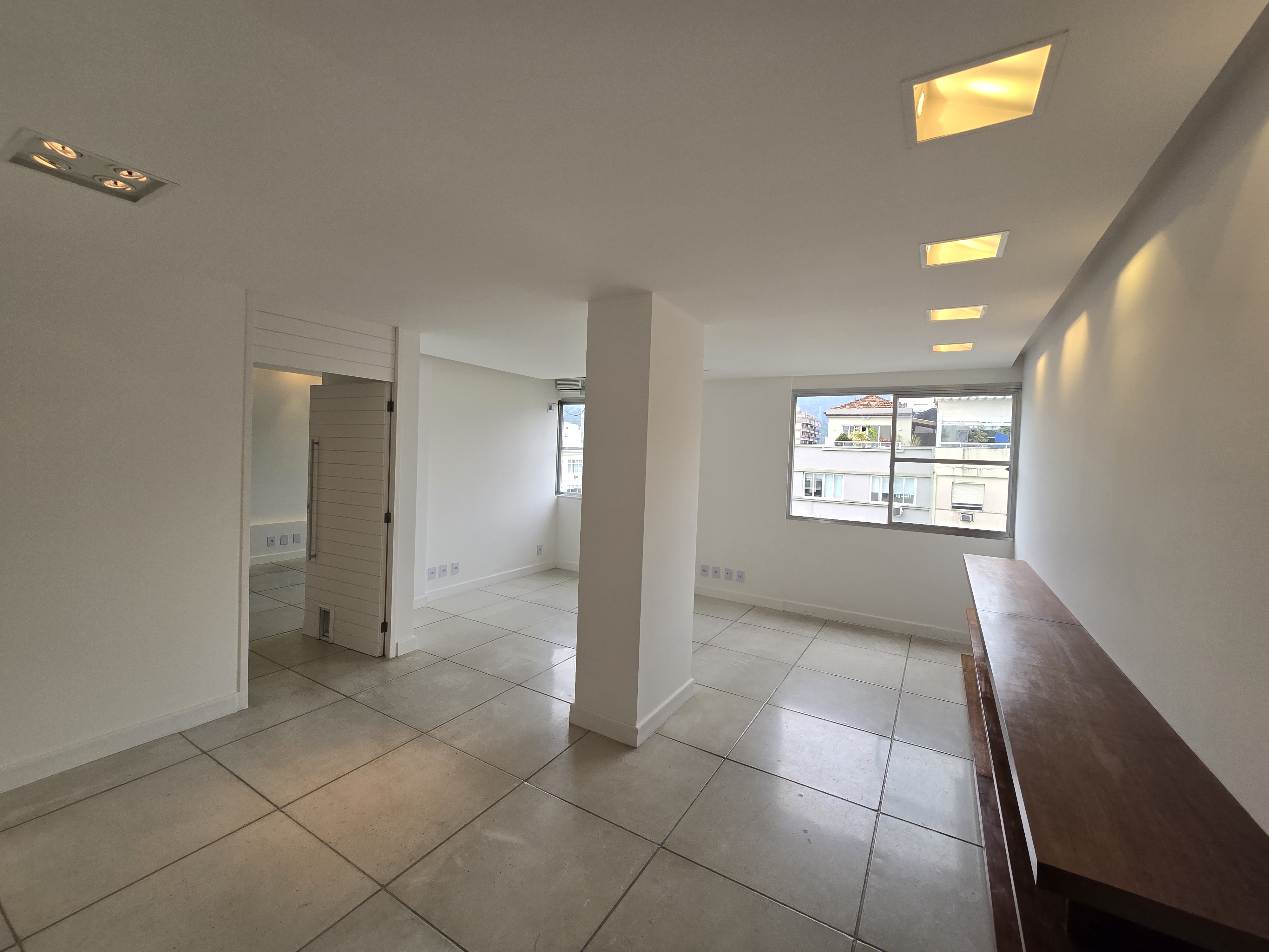 Charming Renovated Apartment in Leblon – Views of Christ the Redeemer & Dois Irmãos